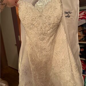 NWT Essense of Australia Trumpet Beaded Lace